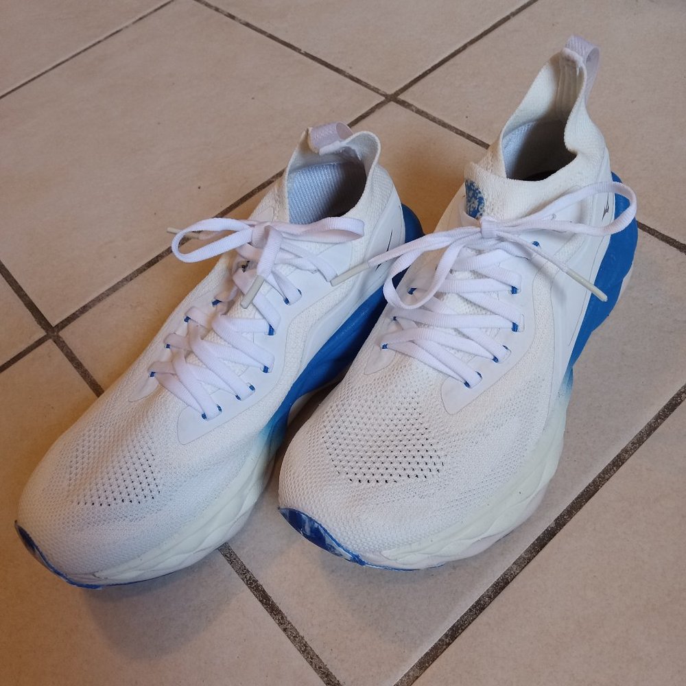 CLEARANCE: Mizuno Wave Neo Ultra - Womens Size 7.5